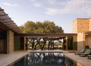 Modern Courtyard and Pool Design